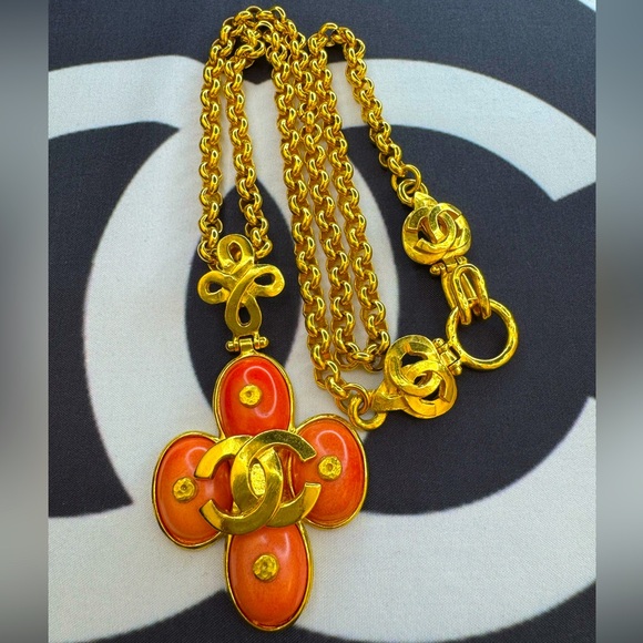 Chanel Clover Pendant 1997 Necklace, Gold-Plated Gripoix Glass RARE - Picture 1 of 6